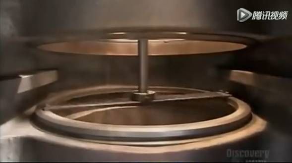 比人還大的大型閥門(mén)是怎么制造出來(lái)的？-